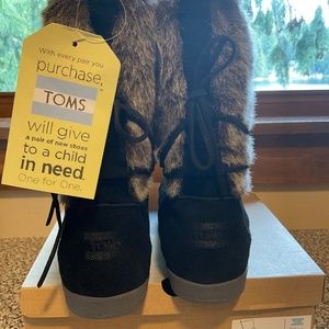 Tom’s Nepal Boot Black Suede Faux Hair